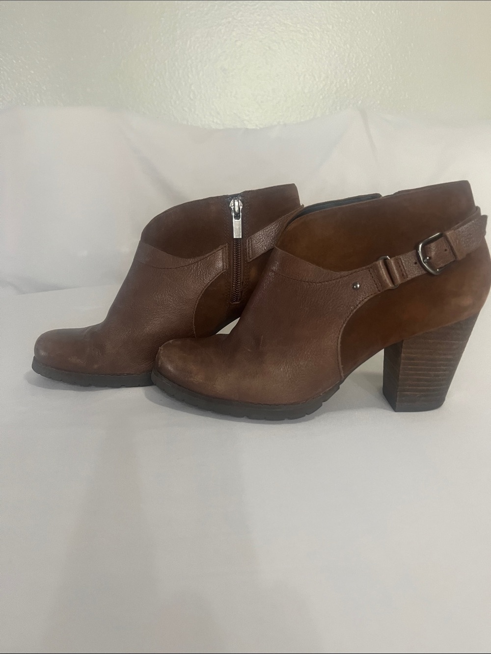 Clarks Mission Parker Leather Heeled Ankle Booties with Buckle Strap 7.5